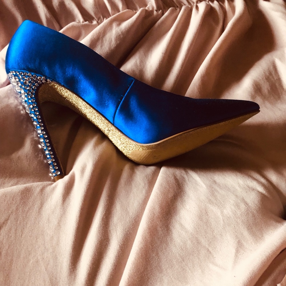 Shoes - Picture 3 of 4